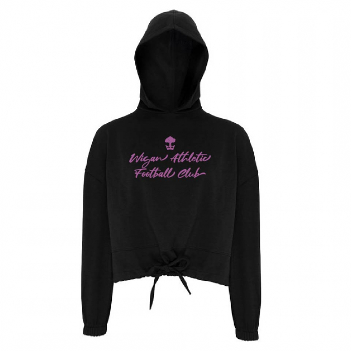 SCROLL TEXT CROPPED HOODIE BLACK/MAGENTA 